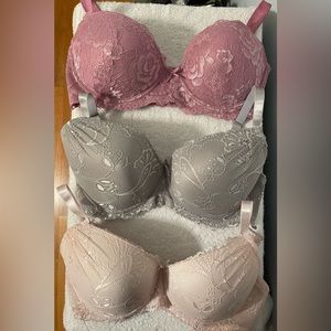 3 bras very nice condition size 36D